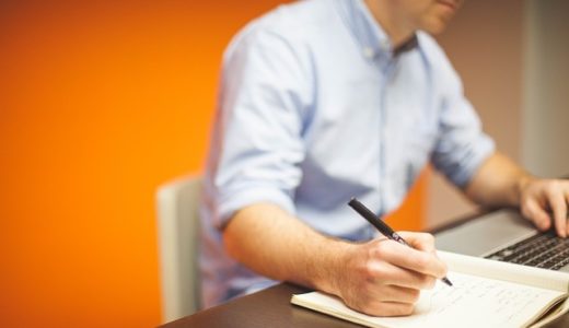 仕事をする弁理士のイメージ
